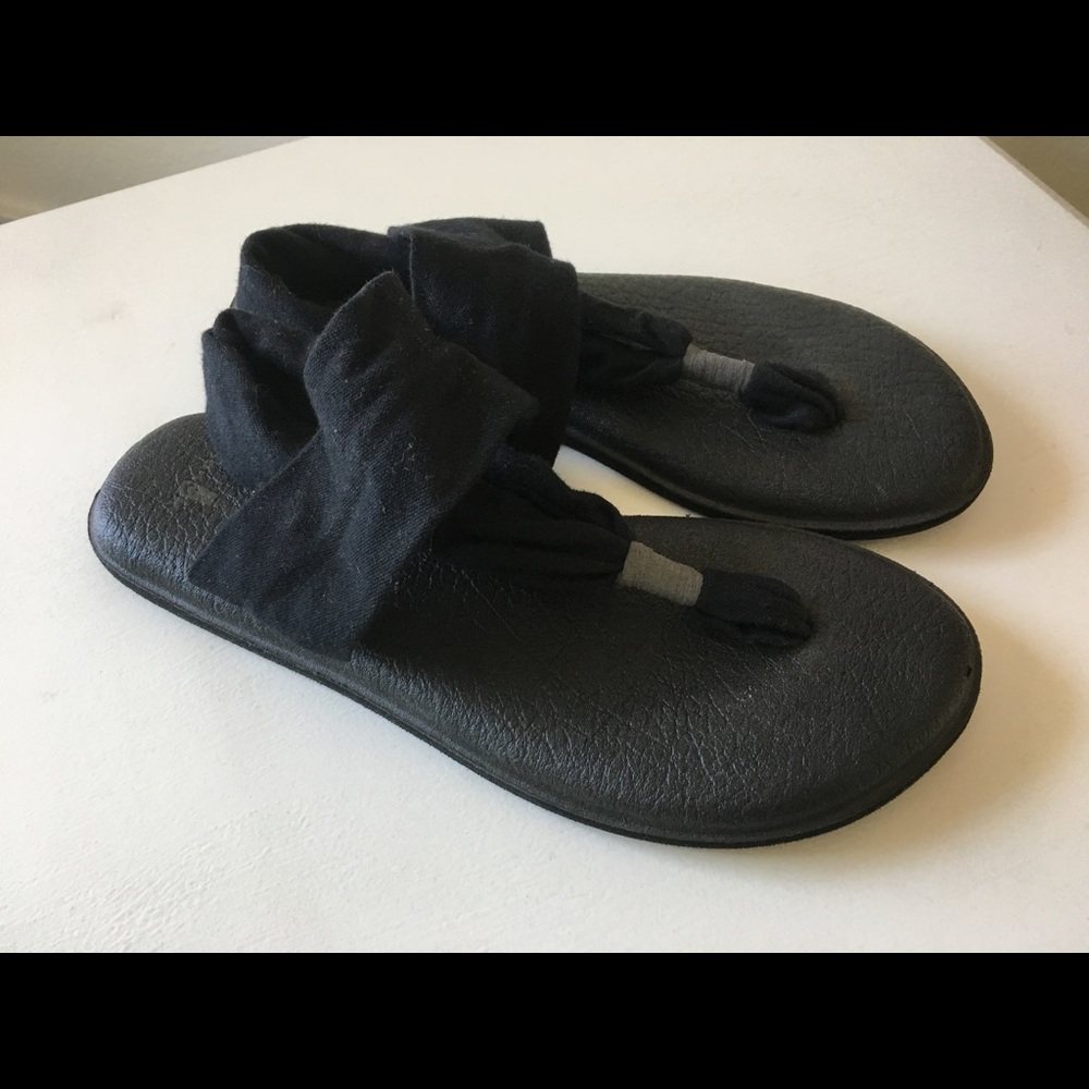 Sanuk black sandals